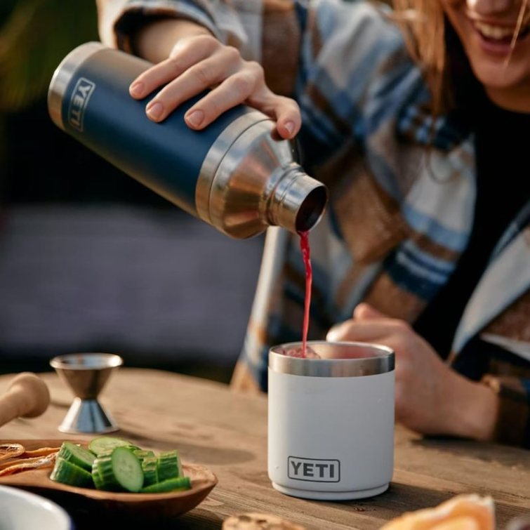 Шейкер YETI Rambler Cocktail Shaker 591 (20 oz) цв. Rescue Red фото 3